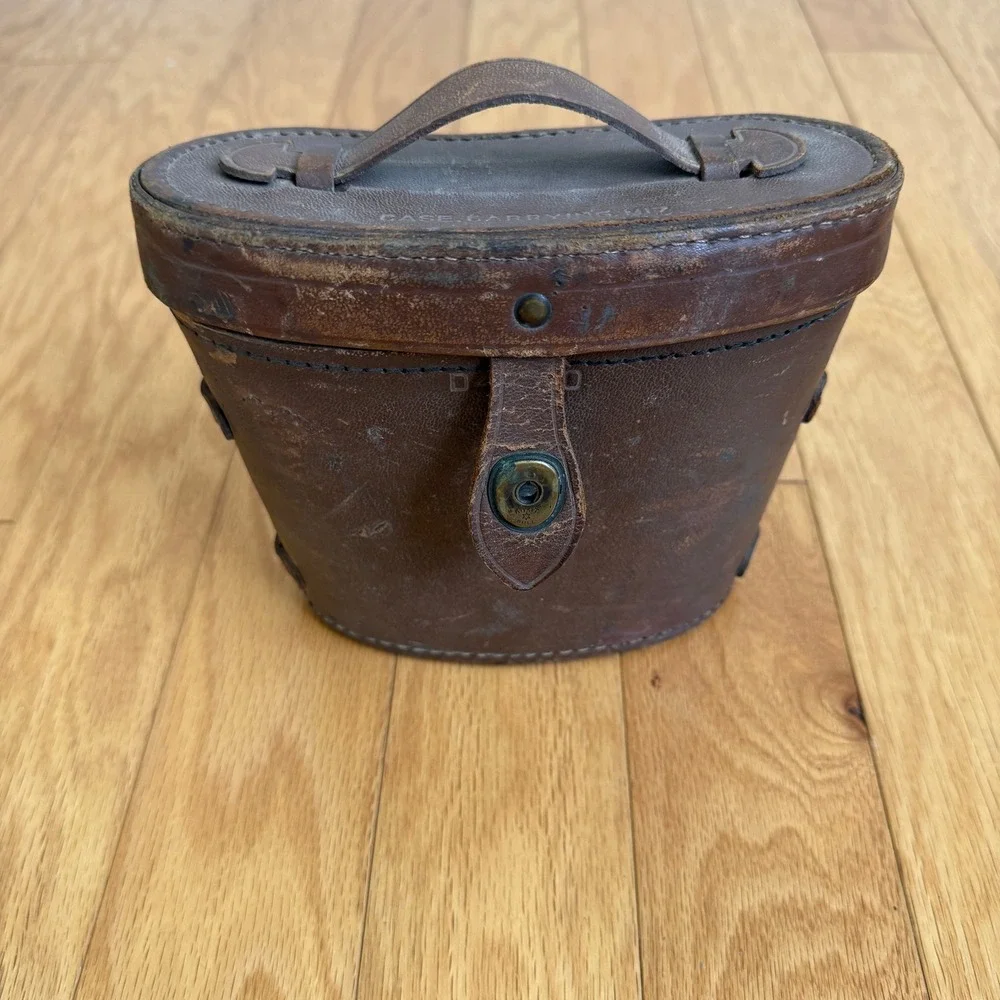 WWII Vintage Universal Camera Corp M17 Binoculars with Leather‎ Carrying Case